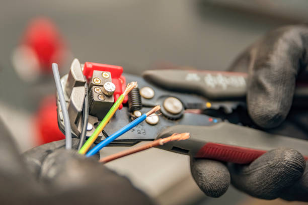 Best Affordable Emergency Electrician  in Lowellville, OH